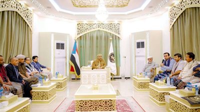 الرئيس الزُّبيدي يستقبل ممثلي شبوة في الجمعية الوطنية ومجلس المستشارين