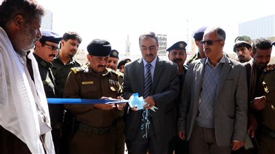 افتتاح مبنى شرطة عتق بعد إعادة تأهيله بدعم إماراتي