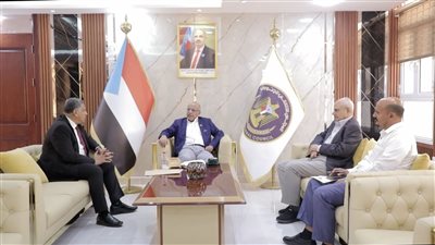 الكثيري يطّلع على الجهود الخدمية والتنموية للسلطة المحلية بالعاصمة عدن 