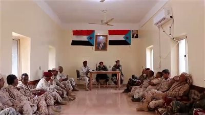 العميد الجحافي يترأس الاجتماع الدوري للواء الأول مشاة بحري سقطرى