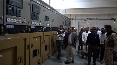 انتقالي لحج يتفقد محطة عباس الكهربائية ويطلع على أسباب توقفها