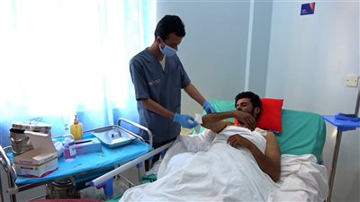 مستشفى شبوة العام ينجح في إجراء عملية معقدة لمواطن في العمود الفقري