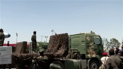 الحوثي ينقل شحنات من الصواريخ إلى البحر الأحمر بمساعدة خبراء إيرانيين 