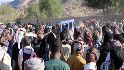 أبناء شبوة يشيعون جثمان الفقيد الشاعر عبدربه القميشي إلى مسقط رأسه بمديرية حبان 