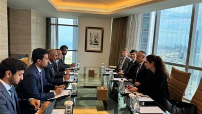 الرئيس الزُبيدي يلتقي رئيس دائرة الشرق الأوسط وشمال أفريقيا في وزارة خارجية روسيا الاتحادية