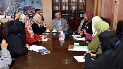 المحافظ لملس يؤكد على دعم النشاط النسوي ويشيد بدوره الفاعل في المجتمع