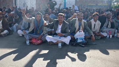 دورات حوثية إجبارية على موظفي الضرائب في صنعاء