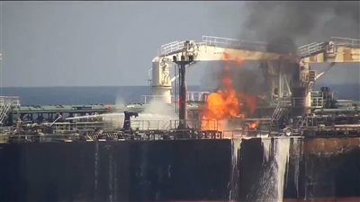 نشوب حريق على متن سفينة قبالة خليج عدن باستهداف حوثي