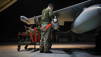 الجيش الأمريكي يعلن تدمير طائرات مسيرة وصواريخ حوثية