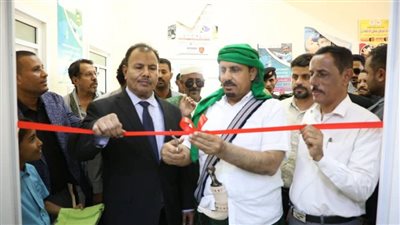 المحافظ بن ماضي يُدشّن عددا من المشاريع الخدمية بمديرية الحريضة 