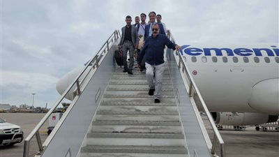 اللواء بن بريك والفريق المرافق له يعود إلى العاصمة عدن