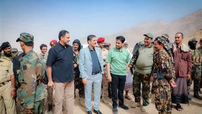 فريق من هيئة الرئاسة يزور مديريات بيحان ويتفقد جبهات القتال
