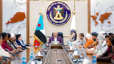 الرئيس الزُبيدي يطلع على سير عمل انتقالي الغيضة وسيحوت بالمهرة