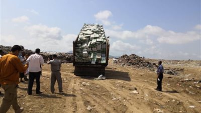 نيابة عدن تمنع دخول حاويات الأدوية غير المبردة وتوجه بمحاكمة المستوردين