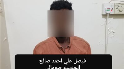 شرطة خور مكسر تلقي القبض على متهم بجرائم سرقة في مديريات العاصمة عدن