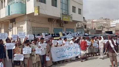 وقفة احتجاجية لمعلمي حضرموت للمطالبة بحقوقهم المشروعة