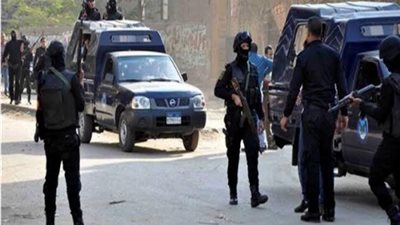 مصر.. 4 أشخاص ينتحلون صفة ضباط شرطة ويسرقون أكبر تاجر مخدرات 
