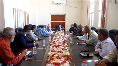 رئيس الوزراء يطّلع على مهام وزارة الخدمة المدنية لمراقبة الانضباط الوظيفي 