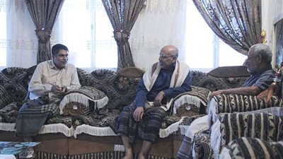 رئيس الجمعية الوطنية يزور العميد المناضل أحمد بامعلم