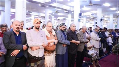 الكثيري يتقدم جموع مشيّعي نجل محافظ محافظة لحج