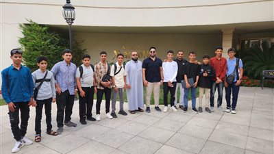 السقاف يتفقد طلاب عدن المشاركين ببطولة الروبوت والذكاء الاصطناعي في الأردن