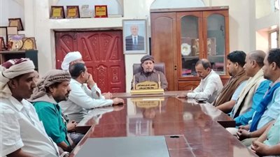 محافظ سقطرى يشدد على توريد السلع الغذائية للأرخبيل قبل إغلاق الملاحة البحرية