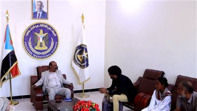 رئيس انتقالي شبوة يشيد بمسيرة الكابتن جمال العولقي الكروية