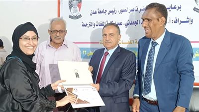 بحضور رئيس الجامعة.. تكريم الفائزين بالأنشطة العلمية والثقافية والرياضية في كلية اللغات