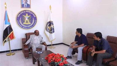 رئيس انتقالي شبوة يُشيد بالدور الإنساني للهلال الأحمر الإماراتي بالمحافظة