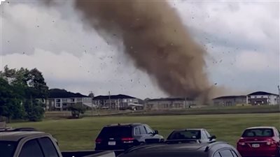 125 إعصاراً تضرب 22 ولاية أمريكية منذ الاثنين