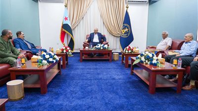 الرئيس الزُبيدي يطّلع على مستجدات الأوضاع الإنسانية والعسكرية في محافظة الضالع