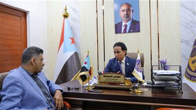 السقاف يبحث مع مدير مؤسسة المسالخ بعدن آلية توزيع الأضاحي المقدمة من الرئيس الزُبيدي