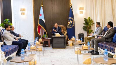 الرئيس الزُبيدي يطلع على الأعمال المنجزة في مشروع إعادة تأهيل مطار عدن الدولي