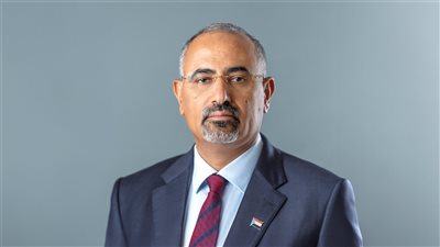 الرئيس الزُبيدي يُعزي في وفاة الشخصية الاجتماعية علي ناصر الشيبي الحوشبي