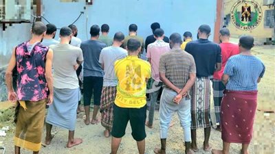 ترحيل 19 متهماً بقضايا مخدرات إلى السجون المركزية بالعاصمة عدن 