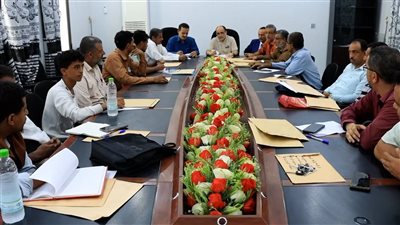 لجنة المناقصات تستعرض تنفيذ 5 مشاريع خدمية بمديرية دار سعد 