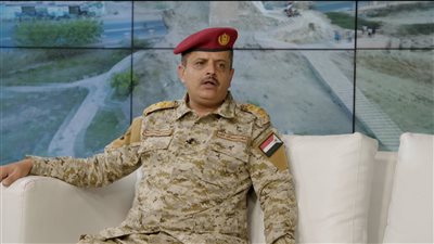 النقيب: الحوثيون يتخبّطون عسكرياً بعد حصارهم اقتصادياً بالقرارات الأخيرة للبنك المركزي