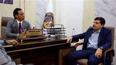 رئيسا انتقالي العاصمة عدن والمهرة يبحثان آليات تعزيز العمل المشترك بين الهيئات التنفيذية