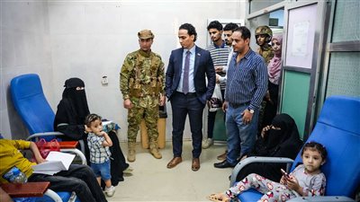 السقاف يتفقد مرضى السرطان في مستشفى الصداقة