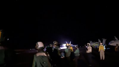 ضربات أمريكية تدك مخازن وشبكات أسلحة واتصالات حوثية 