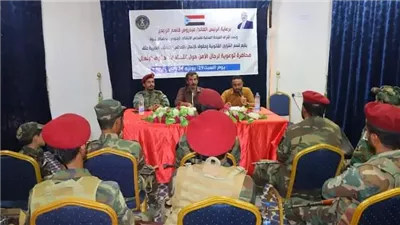 انتقالي عتق ينظم محاضرة توعوية لرجال الأمن حول انتهاكات حقوق الإنسان 