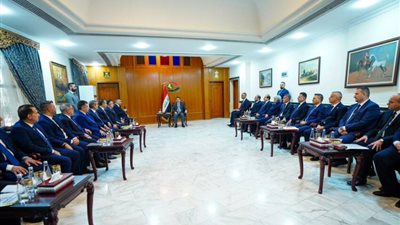 رئيس وزراء العراق يكشف عن تهريب نصف أموال «سرقة القرن» إلى الخارج