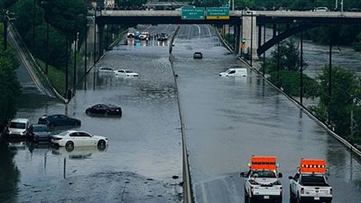 فيضانات تجتاح تورونتو الكندية وتتسبب في انقطاع الكهرباء