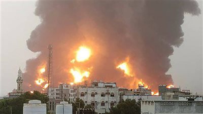 أول تعليق لدولة عربية على الغارات الإسرائيلية على ميناء الحديدة