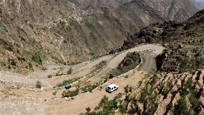 بعد تعبيد 3 كيلومترات.. مناشدات باستكمال طريق المفلحي – أسلق – وادي بنا 