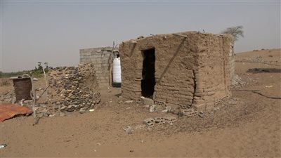 توقف الحوالات النقدية بلحج يدفع مواطنين بمديرية تبن إلى حافة الجوع 