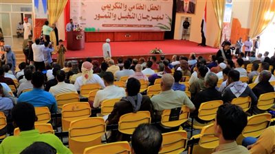 حضرموت.. سيئون تختتم فعاليات مهرجان التمور والنخيل بحفل تكريمي 