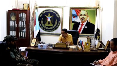 رئيس انتقالي لحج يناقش مدير شرطة الفيوش الأوضاع الأمنية بالمديرية