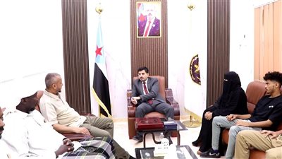 رئيس انتقالي المهرة يبحث آلية تعزيز دور عمل المنظمات في المحافظة 