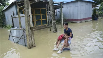 مصرع شخصين وتشريد نحو 3 ملايين شخص جراء فيضانات ببنغلاديش